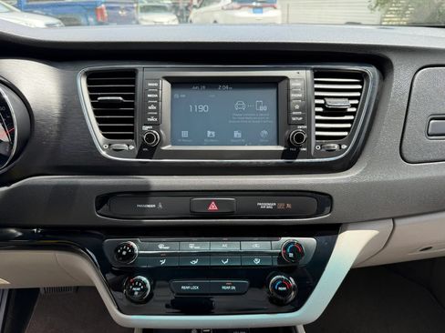 Used 2019 Kia Sedona LX FWD image 25