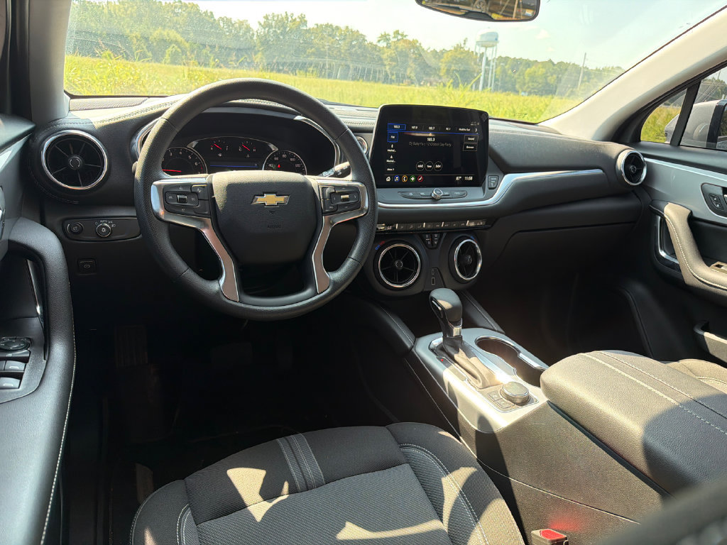 Used 2025 Chevrolet Blazer LT w/ Driver Confidence Package FWD image 18