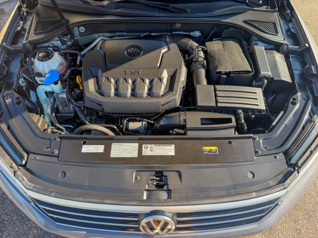 Used 2018 Volkswagen Passat 2.0T SEL Premium FWD image 24