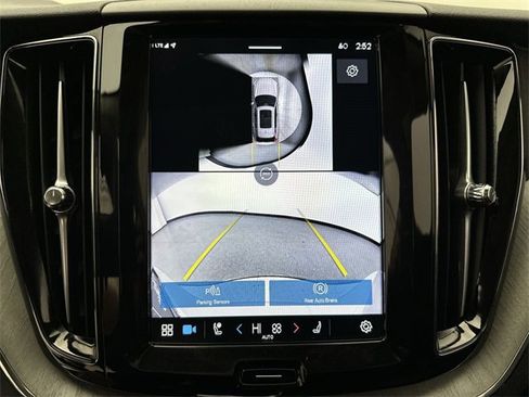 Certified 2025 Volvo XC60 B5 Plus image 17