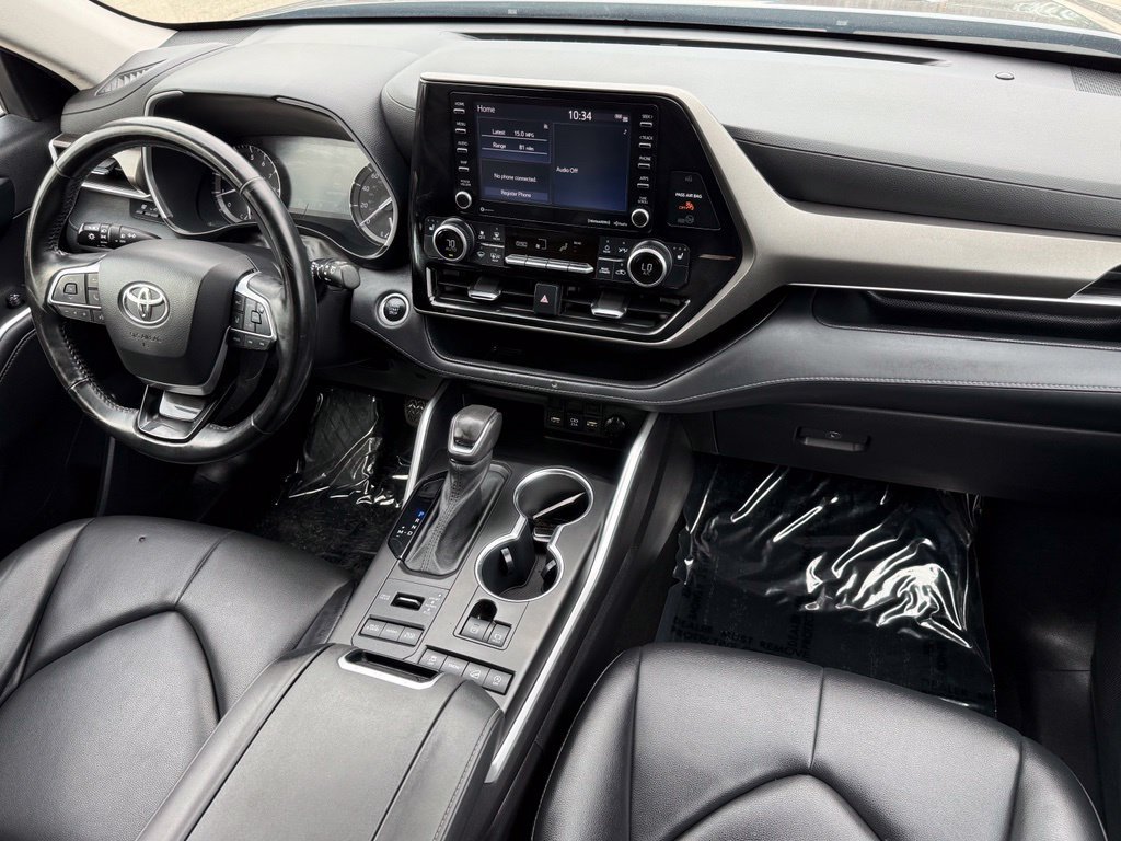 Used 2021 Toyota Highlander XLE AWD/4WD image 25