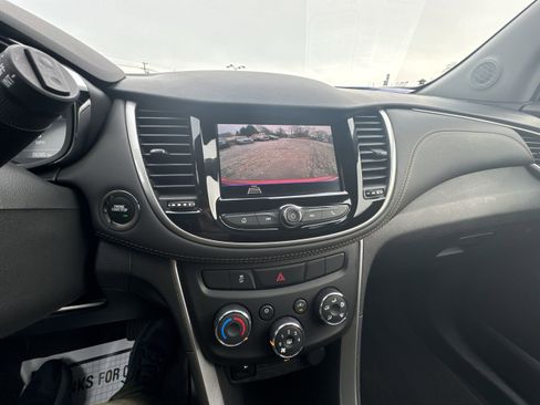 Used 2022 Chevrolet Trax LT w/ LT Convenience Package image 15