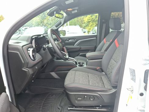 Used 2024 Chevrolet Colorado Z71 w/ Z71 Convenience Package 2 image 13