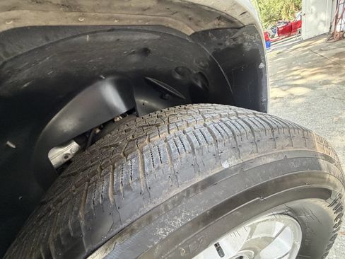 Used 2009 Chevrolet Suburban LS RWD image 17