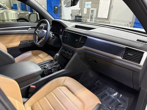 Used 2022 Volkswagen Atlas Cross Sport SEL Premium R-Line image 9