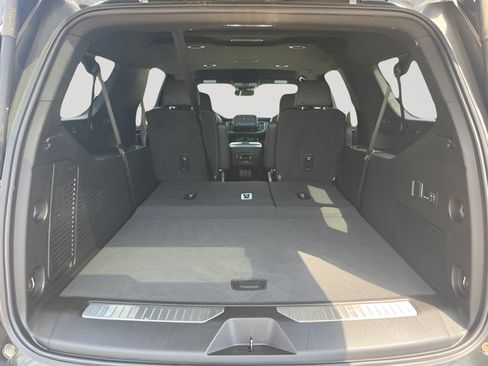 Used 2024 Chevrolet Suburban RST w/ Luxury Package RWD image 8