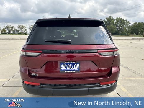 New 2025 Jeep Grand Cherokee Altitude image 4