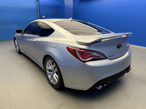 Used 2013 Hyundai Genesis 2.0T RWD image 5