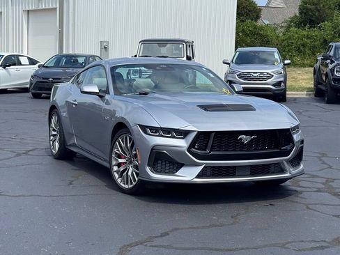Used 2025 Ford Mustang GT Premium RWD image 1