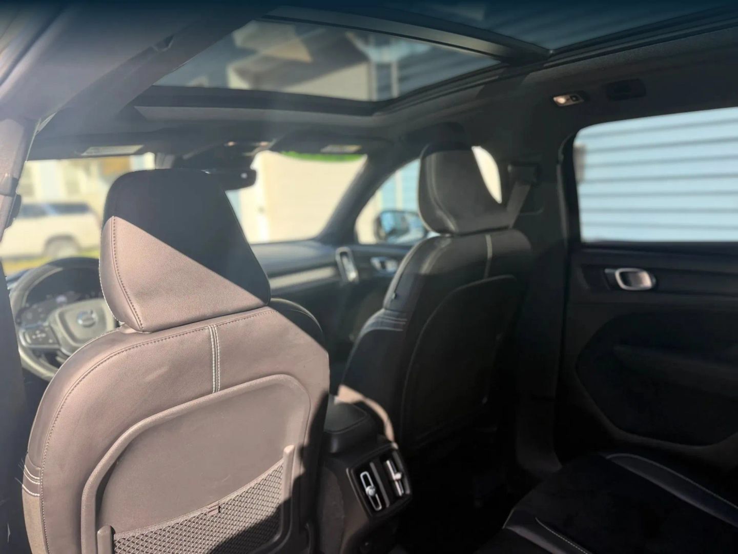 Used 2019 Volvo XC40 T5 R-Design AWD/4WD image 32