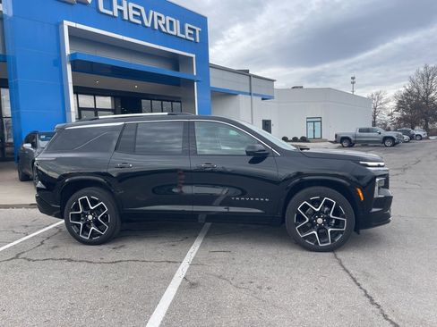 New 2026 Chevrolet Traverse High Country image 2