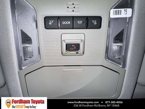 Used 2025 Toyota RAV4 LE AWD/4WD image 27