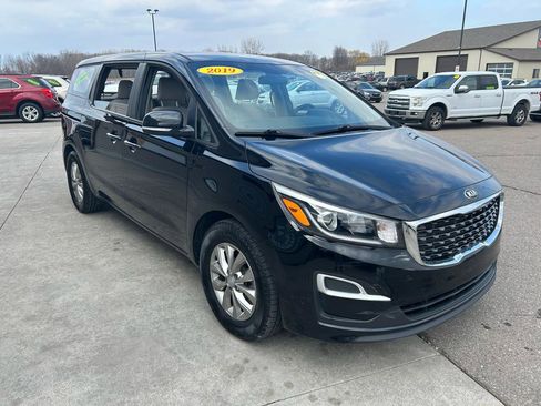 Used 2019 Kia Sedona L image 3