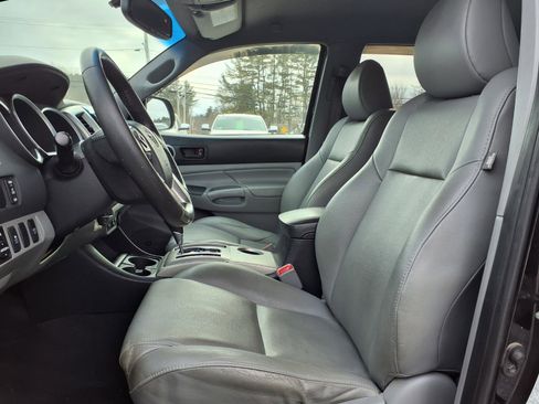 Used 2014 Toyota Tacoma 4x4 Double Cab w/ Limited Package image 5