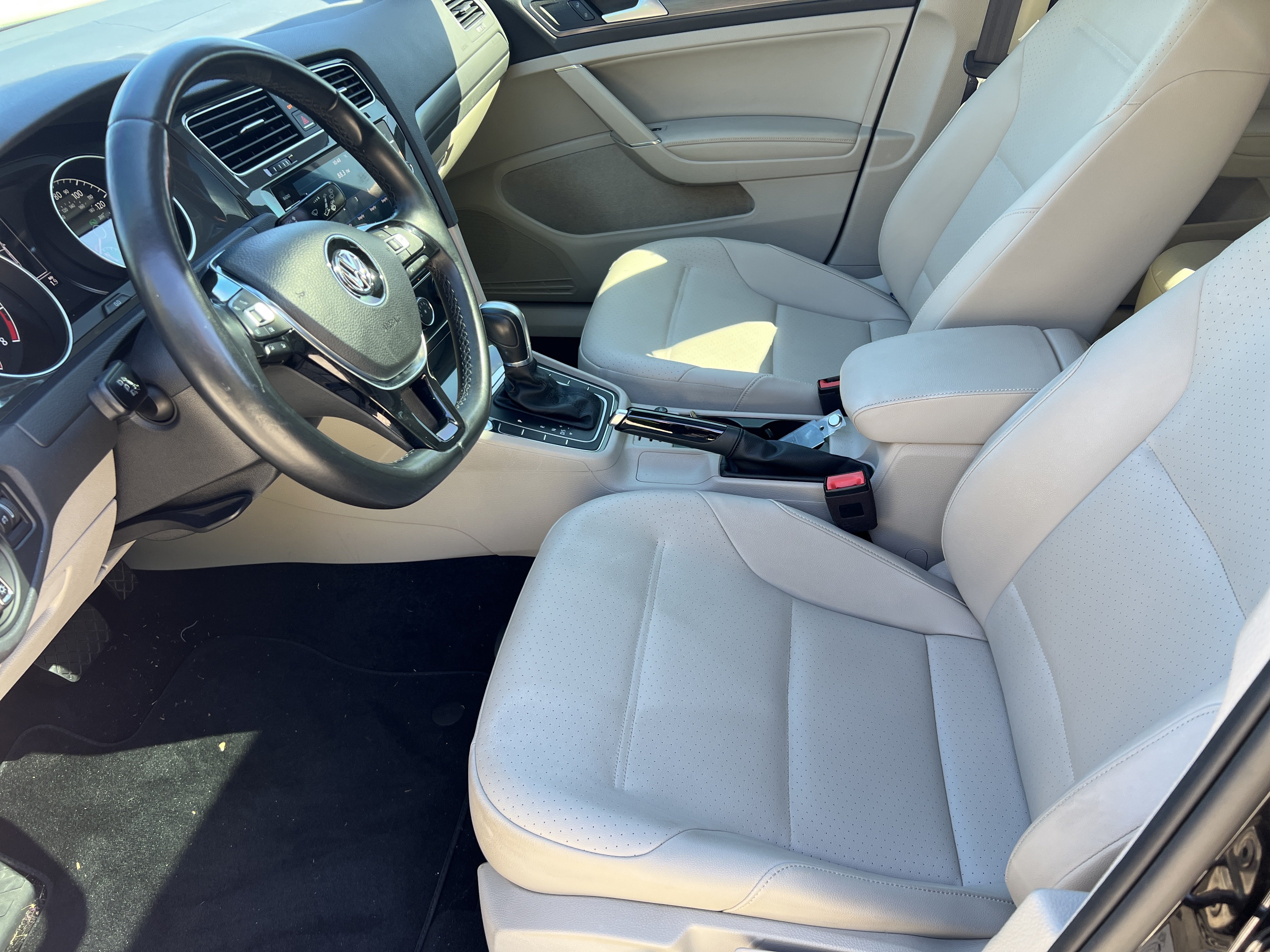 Used 2018 Volkswagen Golf SE FWD image 13