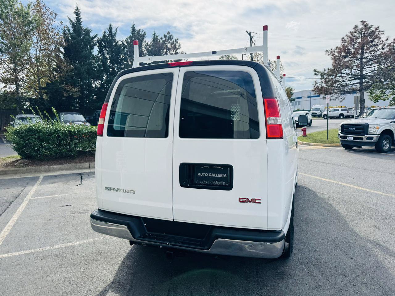 Used 2009 GMC Savana 2500 w/ Chrome Appearance Package RWD image 6