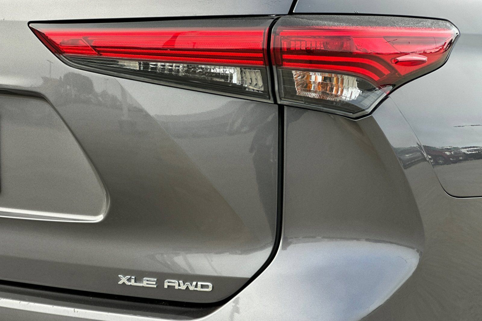Used 2023 Toyota Highlander XLE AWD/4WD image 34