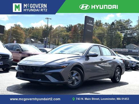 Certified 2025 Hyundai Elantra SE image 1