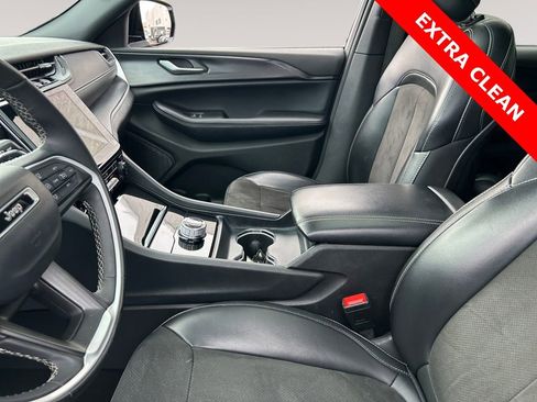 Used 2023 Jeep Grand Cherokee Altitude image 15