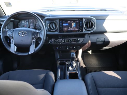 Used 2018 Toyota Tacoma TRD Sport image 17