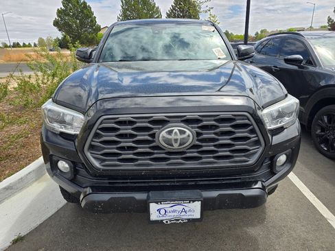 Used 2020 Toyota Tacoma TRD Off-Road w/ Technology Package AWD/4WD image 17