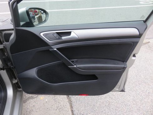 Used 2017 Volkswagen Golf Wolfsburg Edition image 25