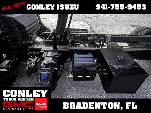 Used 2023 Isuzu NPR RWD image 8