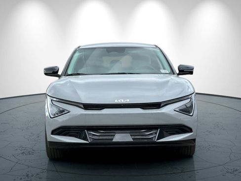 New 2025 Kia EV6 Wind image 9