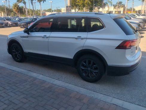 Used 2023 Volkswagen Tiguan SE w/ Panoramic Sunroof Package image 6