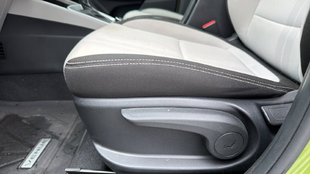 Used 2023 Hyundai Venue SEL FWD image 18