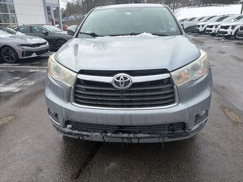 Used 2014 Toyota Highlander LE image 2