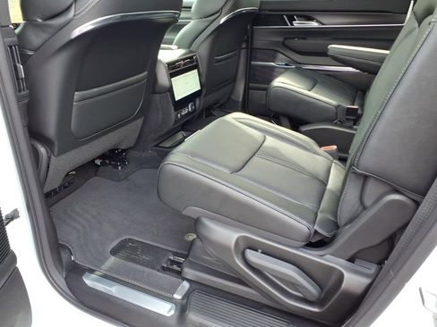 New 2026 Jeep Grand Wagoneer Summit AWD/4WD image 9