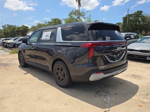 New 2027 Kia Carnival FWD image 6