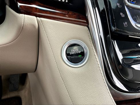 Used 2015 Cadillac Escalade Luxury RWD image 41