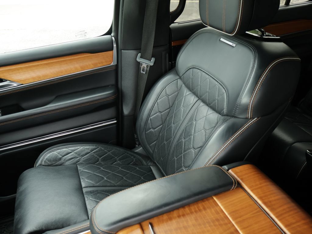 Used 2024 Jeep Grand Wagoneer L Series III AWD/4WD image 27