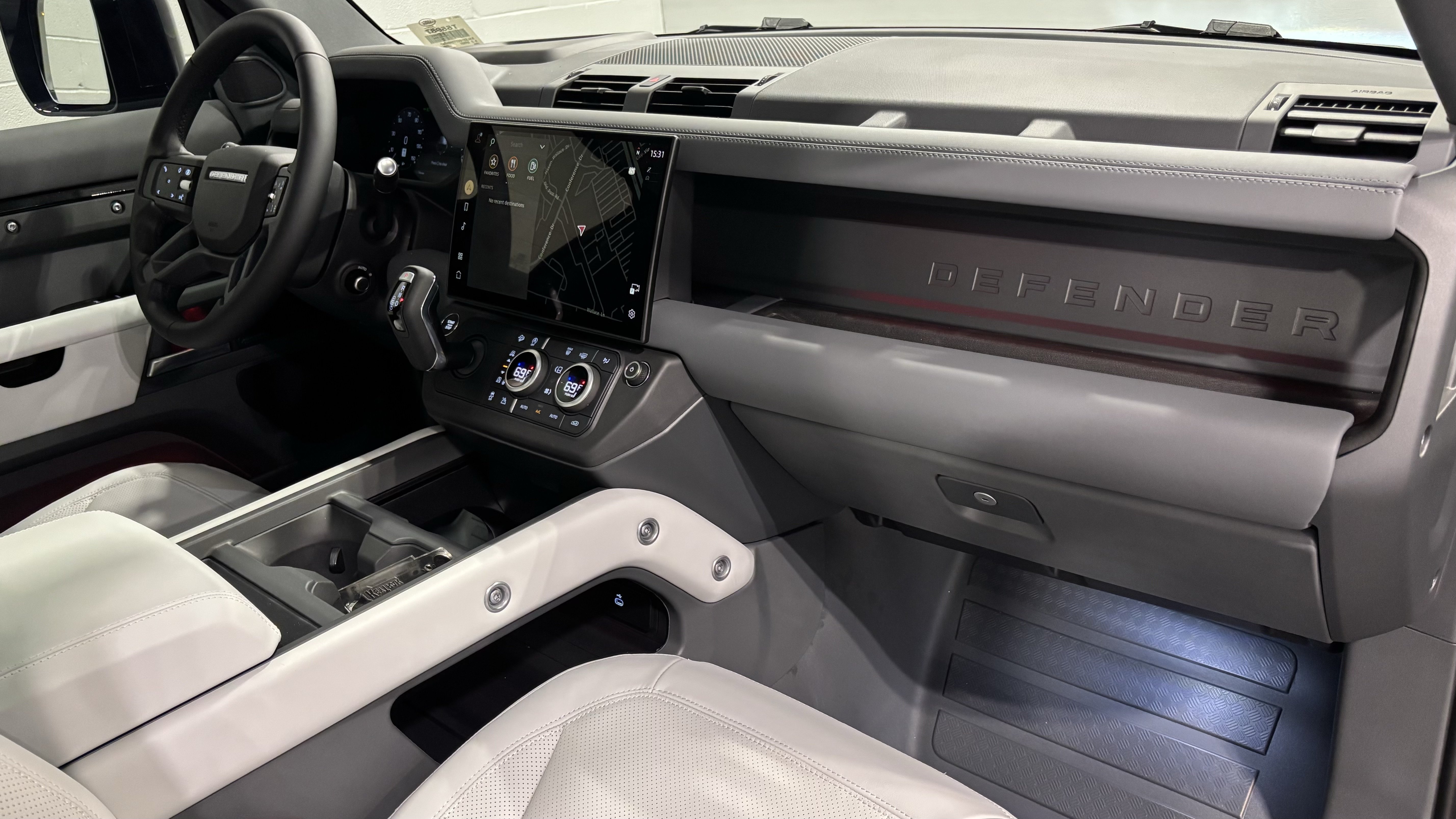 New 2026 Land Rover Defender 110 X-Dynamic SE AWD/4WD image 4