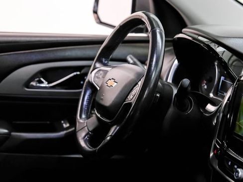 Used 2019 Chevrolet Traverse RS image 12