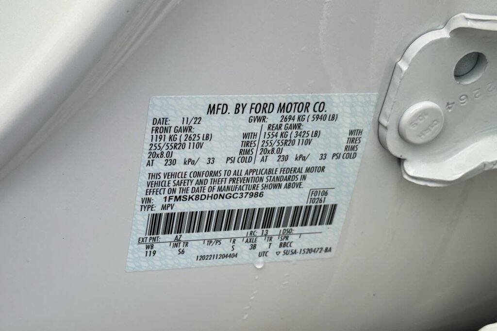 Used 2022 Ford Explorer XLT w/ Equipment Group 202A AWD/4WD image 21