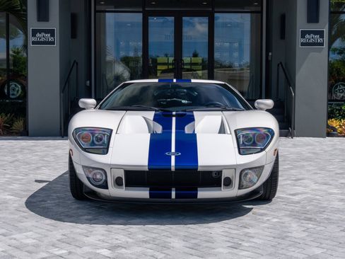 Used 2005 Ford GT RWD image 9