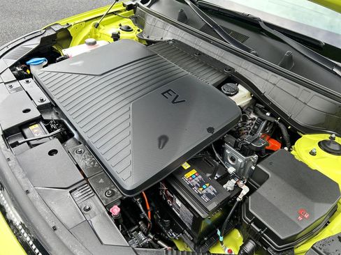 Used 2024 Hyundai Kona SEL FWD image 30