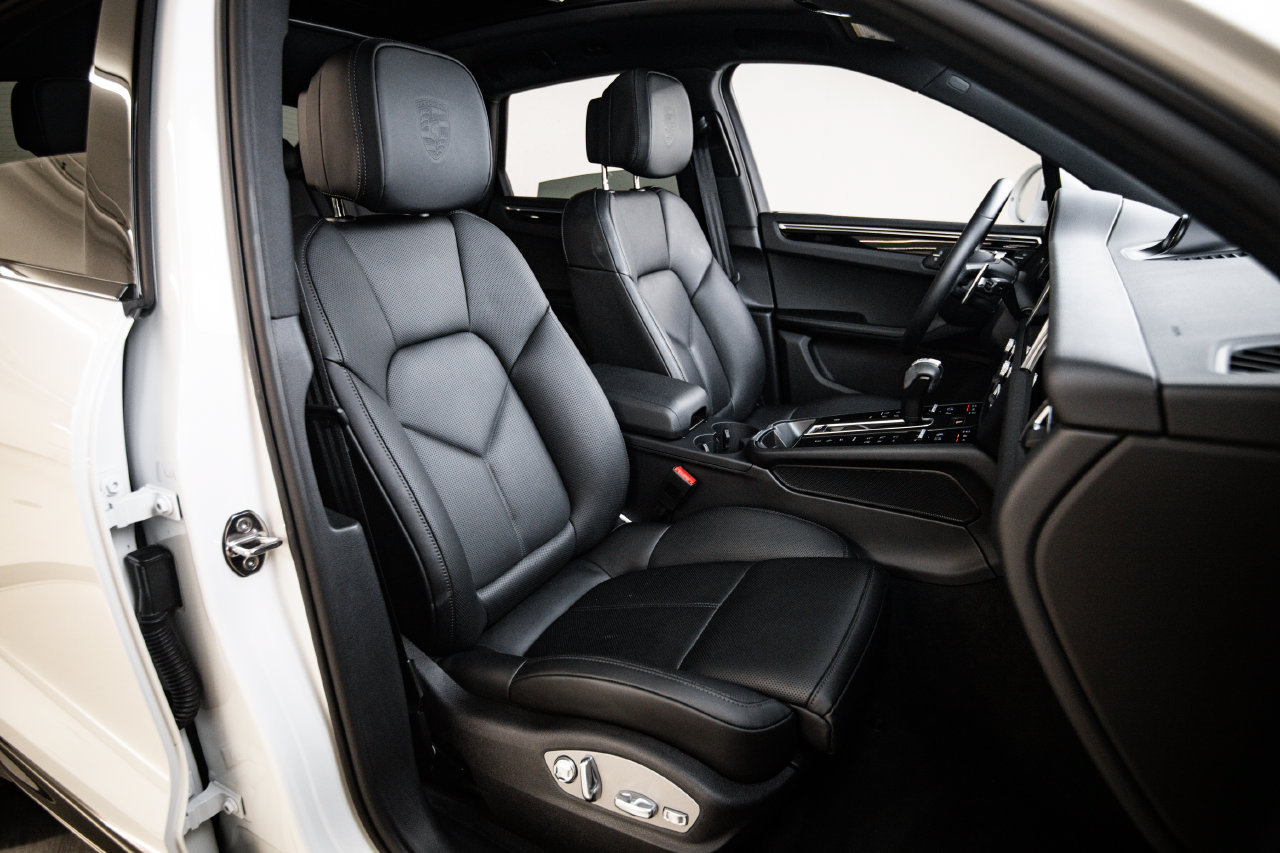 Certified 2026 Porsche Macan AWD/4WD image 29