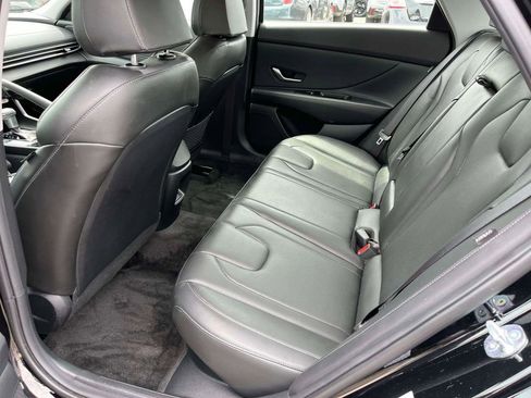 Used 2025 Hyundai Elantra Limited FWD image 6