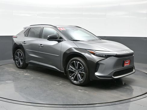 Used 2024 Toyota bZ4X Limited image 8