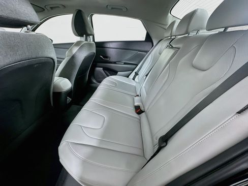Used 2025 Hyundai Elantra Limited FWD image 28