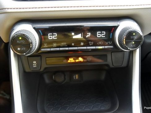 Used 2024 Toyota RAV4 XLE Premium image 18