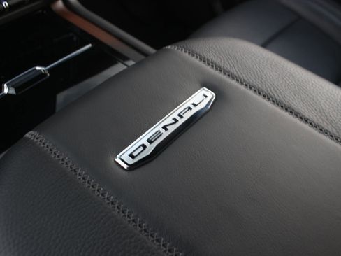 Used 2025 GMC Yukon XL Denali image 34