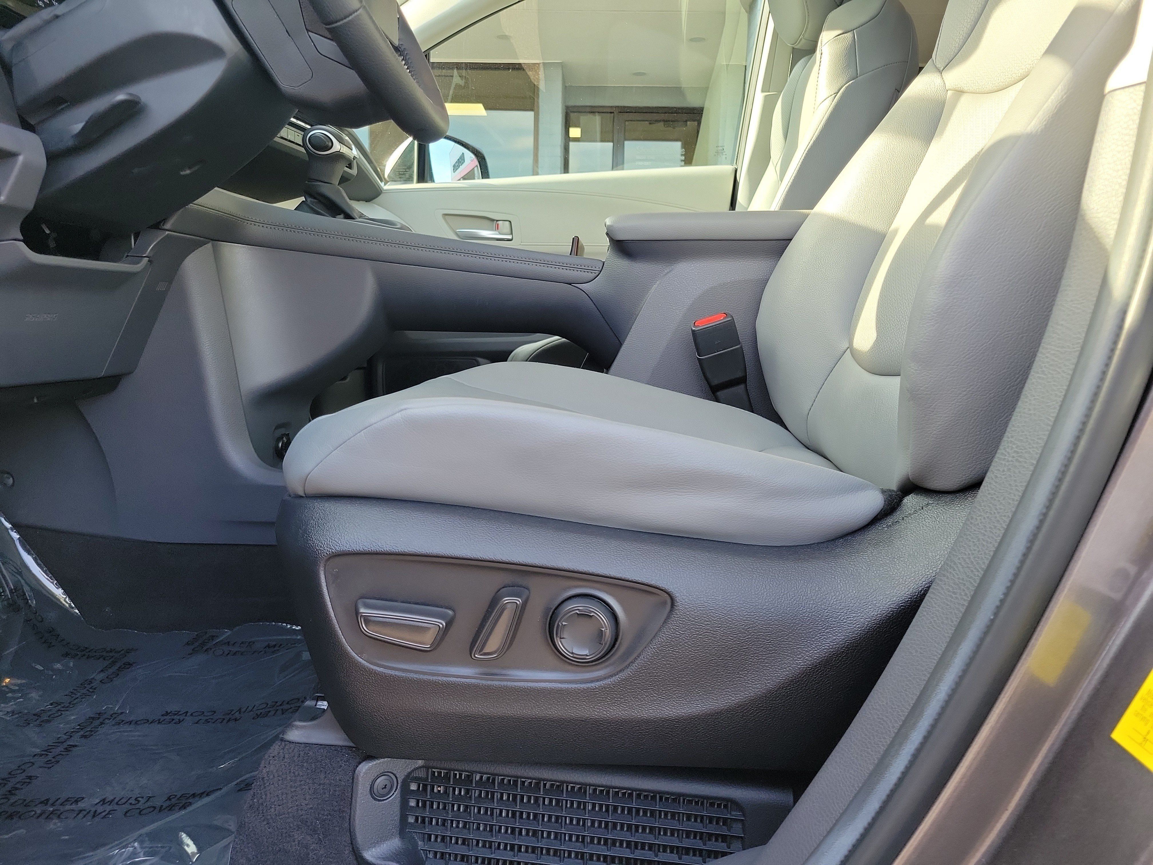 Used 2023 Toyota Sienna XLE w/ XLE Plus Package AWD/4WD image 16