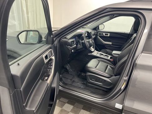 Used 2023 Ford Explorer XLT w/ Equipment Group 202A AWD/4WD image 11