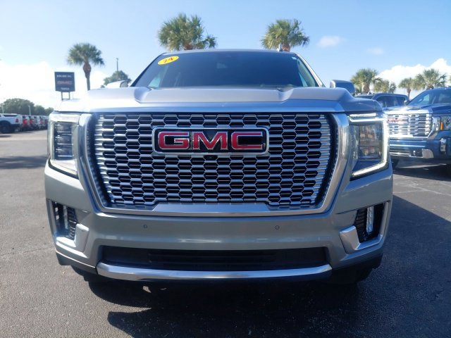 Used 2024 GMC Yukon Denali AWD/4WD image 3
