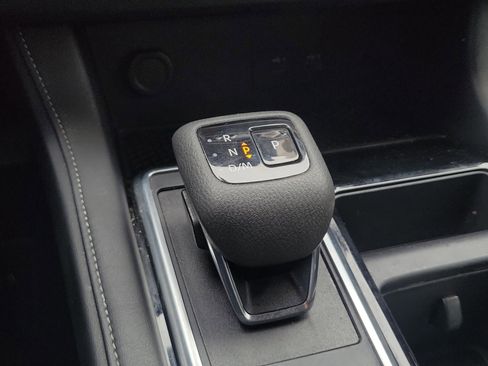 Used 2024 Nissan Pathfinder SV image 29